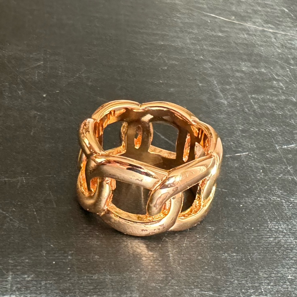 Gold Chain Design Ring - Picture 2 of 4